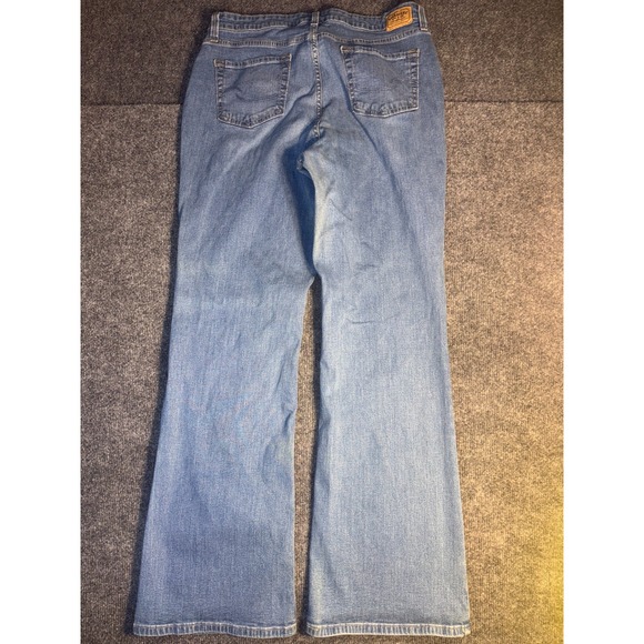 Levi's Bootcut Jeans Women's 16M Blue Denim Flat Front High Rise Medium Wash - Picture 2 of 13